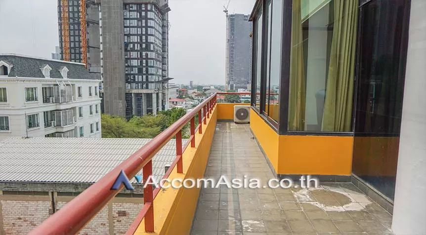 unit 4 Bedrooms  Apartment For Rent in Sukhumvit, Bangkok  near BTS Thong Lo (AA27191)