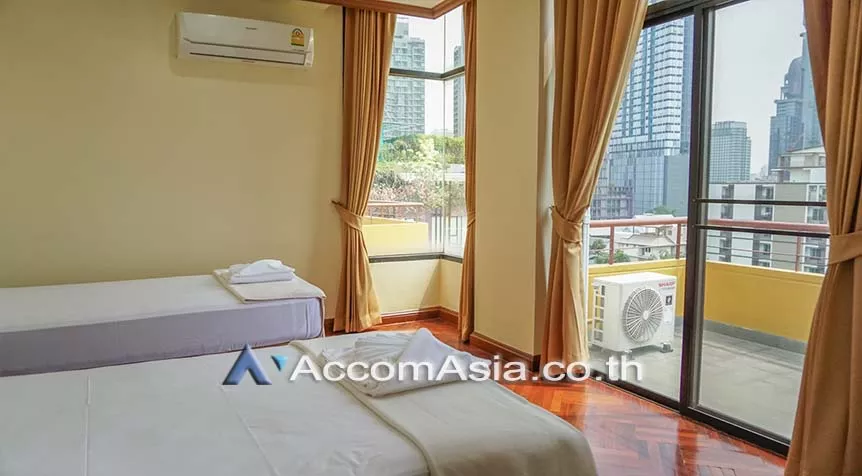  4 Bedrooms  Apartment For Rent in Sukhumvit, Bangkok  near BTS Thong Lo (AA27193)