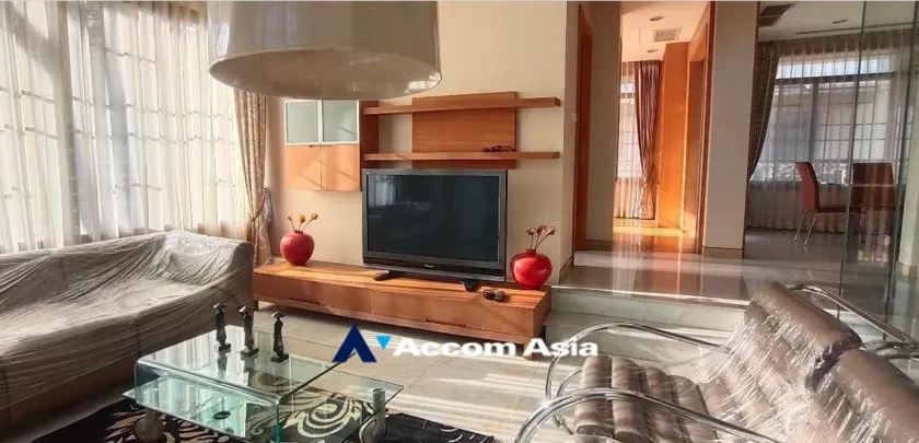  Peaceful compound House  5 Bedroom for Rent   in Pattanakarn Bangkok
