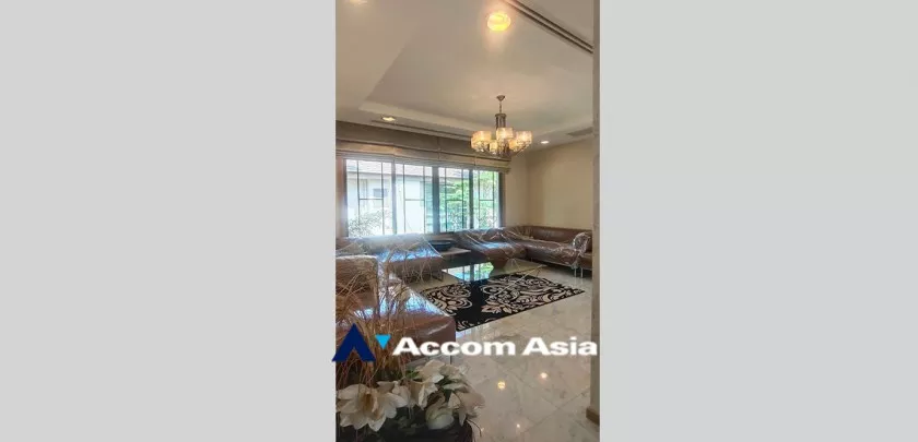  5 Bedrooms  House For Rent in Pattanakarn, Bangkok  (AA27213)