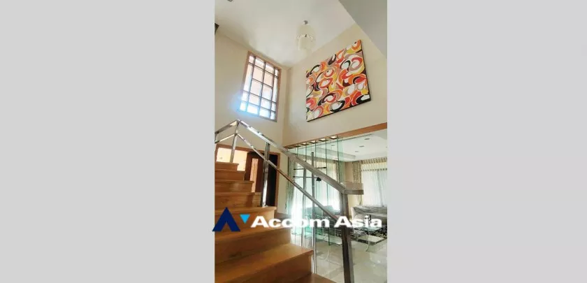 10  5 br House For Rent in Pattanakarn ,Bangkok  at Peaceful compound AA27213