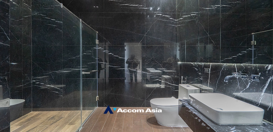 37  5 br House for rent and sale in Sukhumvit ,Bangkok BTS Ekkamai AA27219