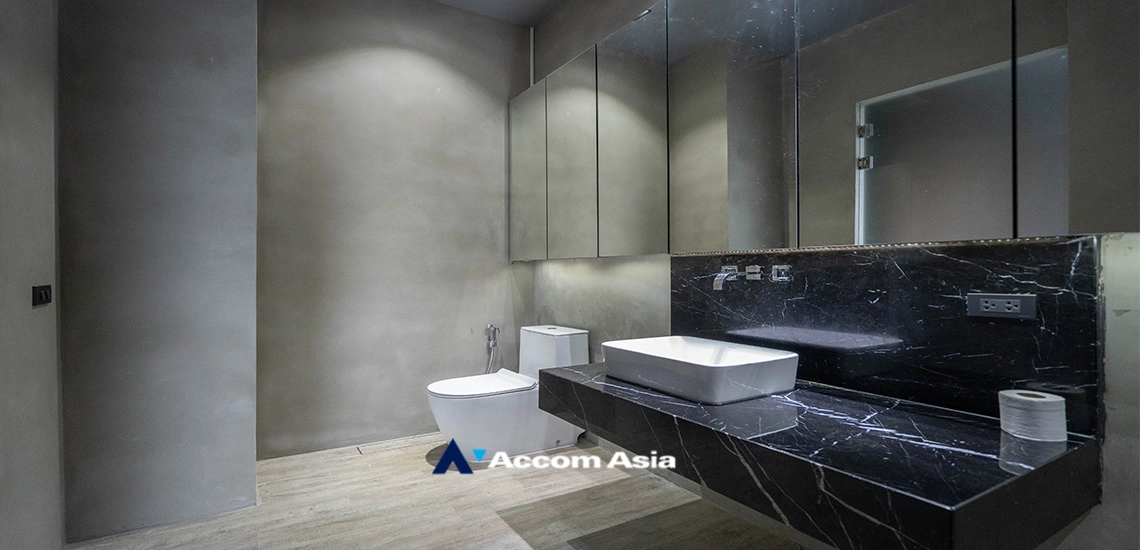 35  5 br House for rent and sale in Sukhumvit ,Bangkok BTS Ekkamai AA27219