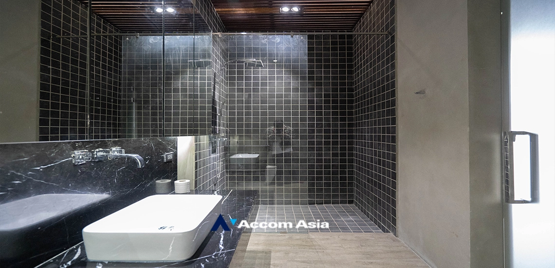 36  5 br House for rent and sale in Sukhumvit ,Bangkok BTS Ekkamai AA27219