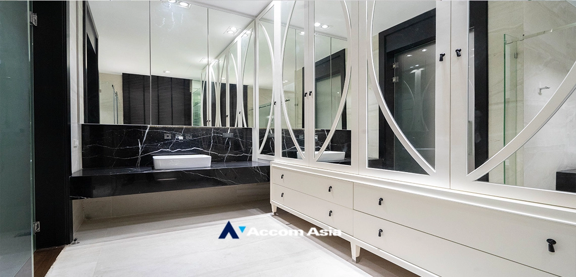 30  5 br House for rent and sale in Sukhumvit ,Bangkok BTS Ekkamai AA27219