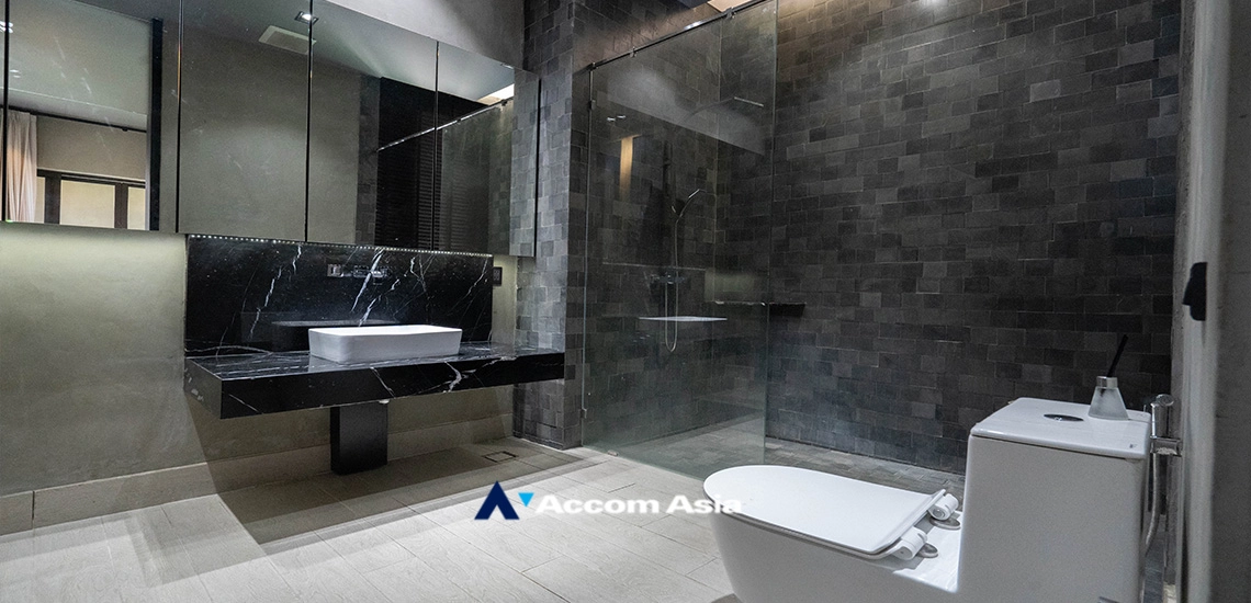 34  5 br House for rent and sale in Sukhumvit ,Bangkok BTS Ekkamai AA27219