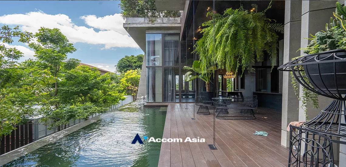 Private Swimming Pool |  5 Bedrooms  House For Rent & Sale in Sukhumvit, Bangkok  near BTS Ekkamai (AA27219)