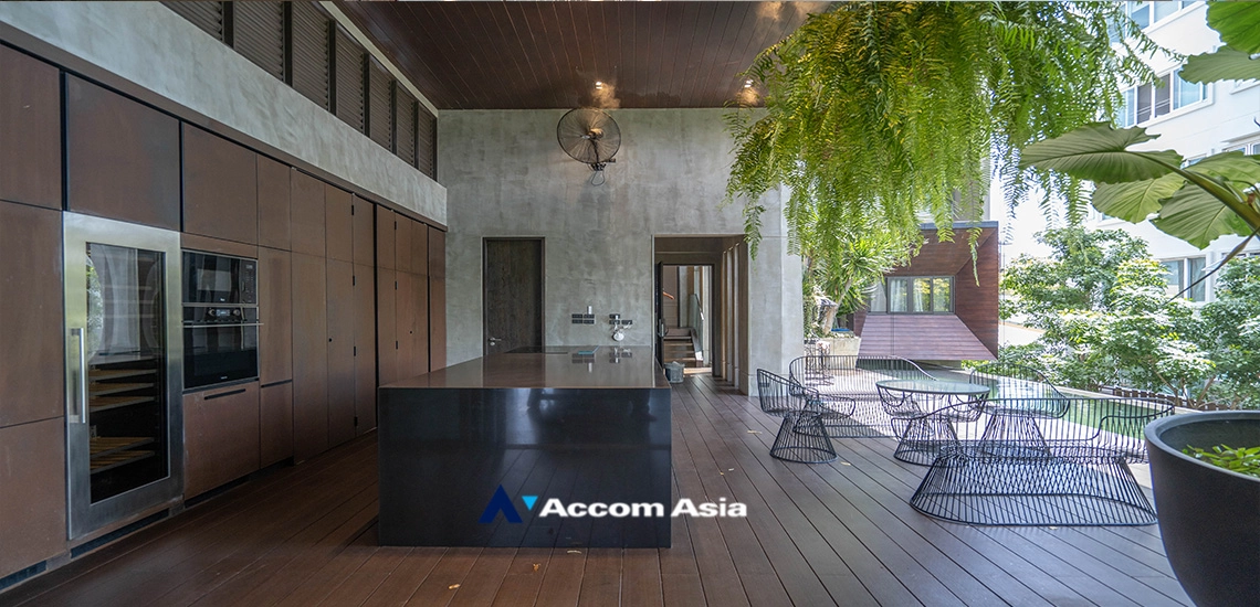 5  5 br House for rent and sale in Sukhumvit ,Bangkok BTS Ekkamai AA27219