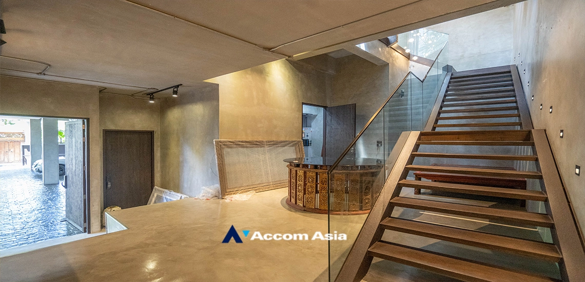 15  5 br House for rent and sale in Sukhumvit ,Bangkok BTS Ekkamai AA27219