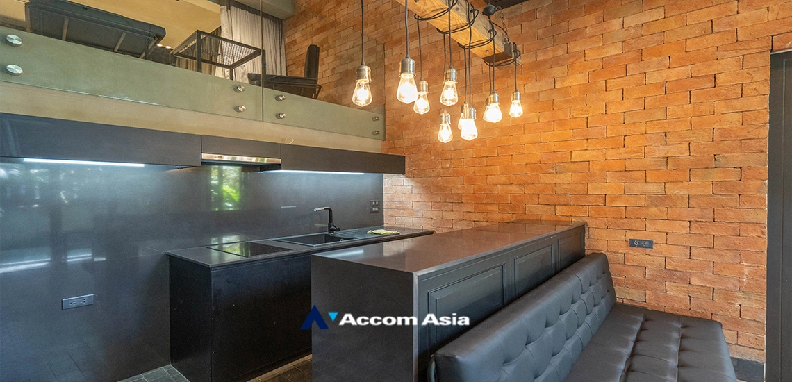 10  5 br House for rent and sale in Sukhumvit ,Bangkok BTS Ekkamai AA27219