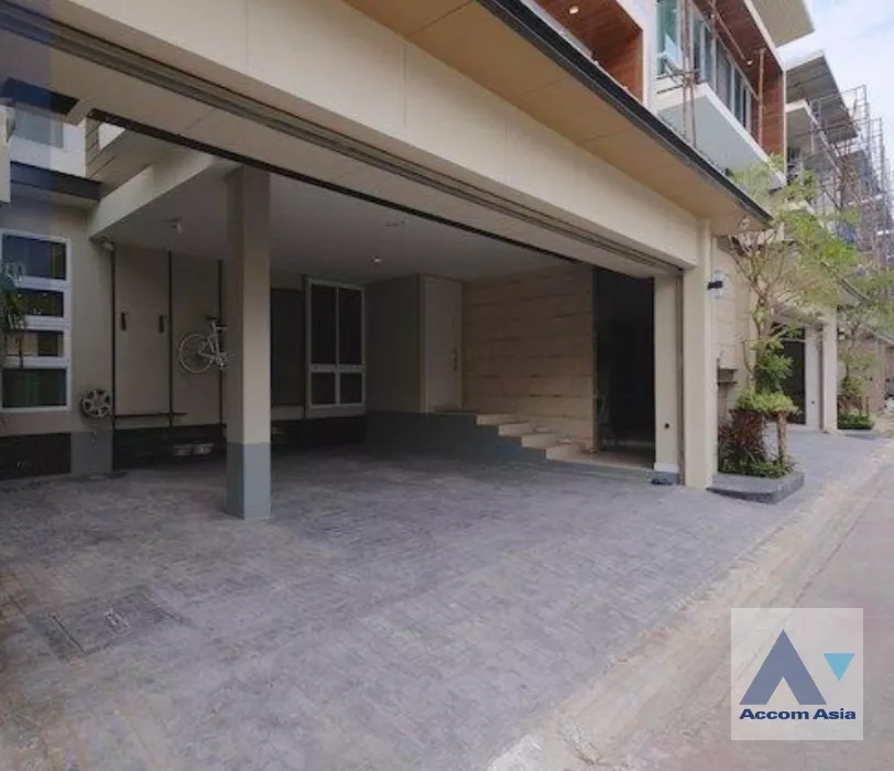 22  3 br House for rent and sale in phaholyothin ,Bangkok BTS Saphan-Kwai AA27221