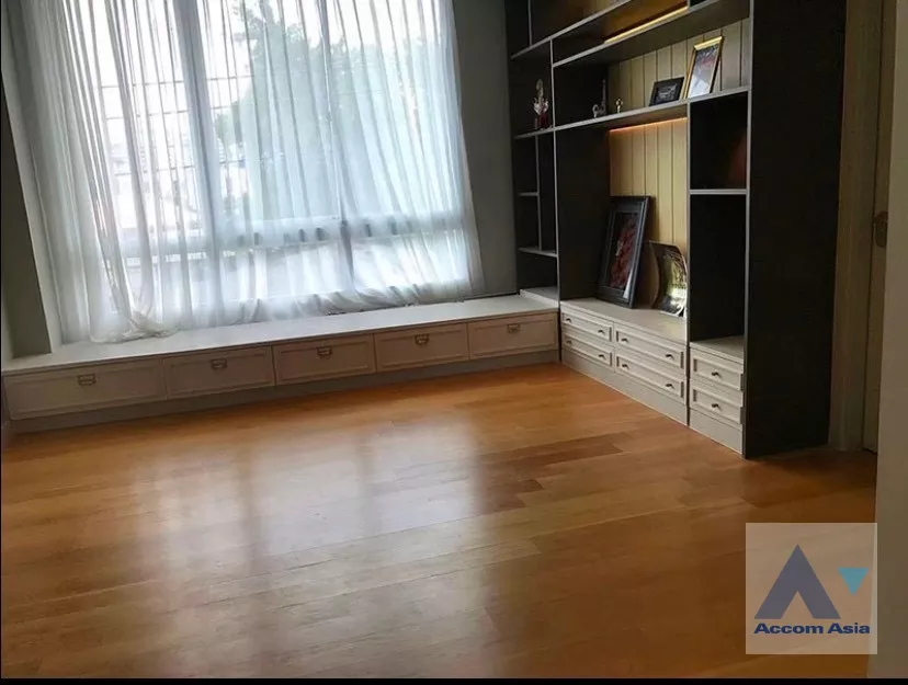 12  3 br House for rent and sale in phaholyothin ,Bangkok BTS Saphan-Kwai AA27221