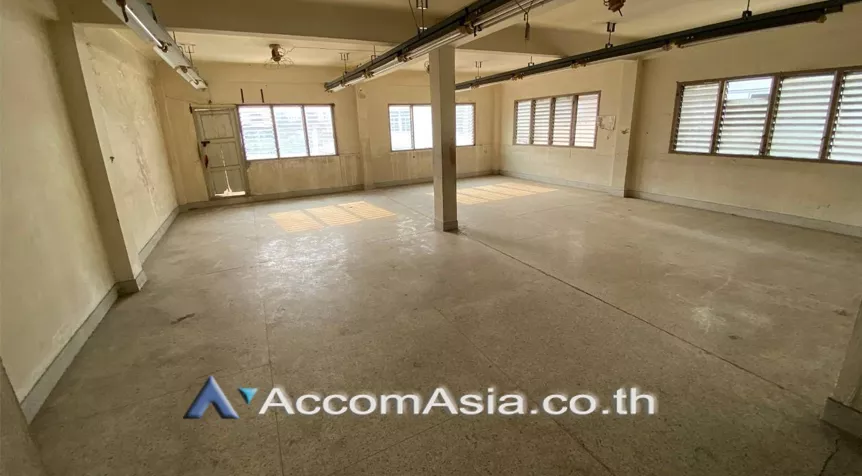 unit Retail / showroom For Rent in Bang Na, Bangkok  near BTS Punnawithi (AA27228)