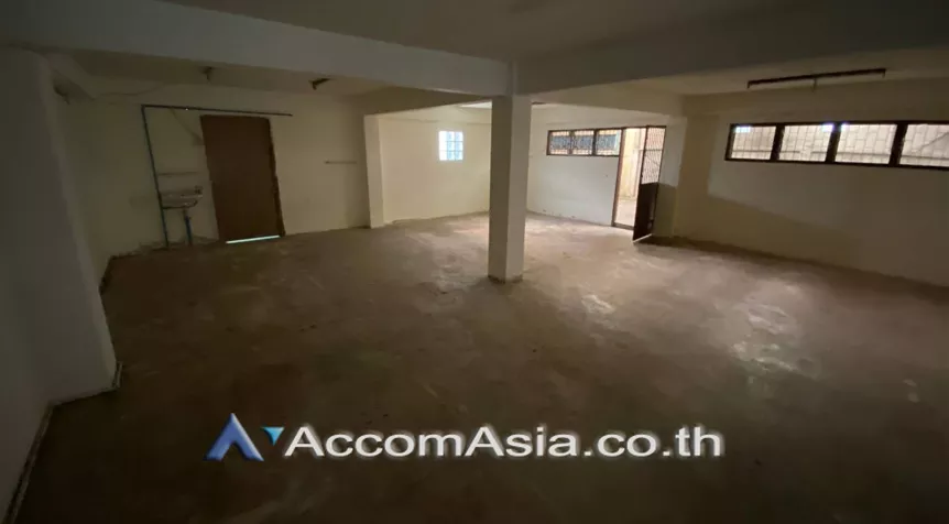 4  Retail / Showroom For Rent in Bang Na ,Bangkok BTS Punnawithi AA27228