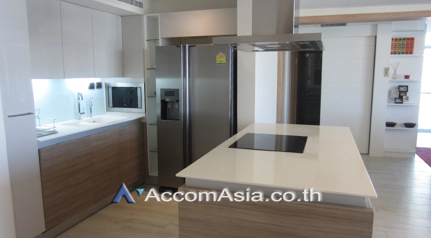 unit 2 Bedrooms  Condominium For Rent in Phaholyothin, Bangkok  near BTS Ari (AA27229)
