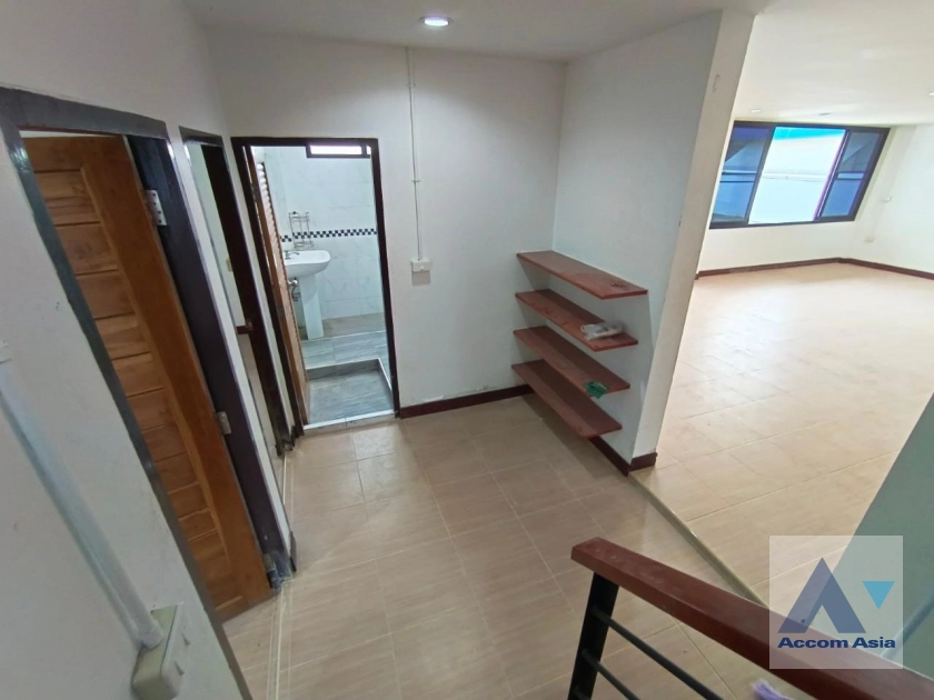 9  4 br House For Rent in Sukhumvit ,Bangkok BTS Phra khanong AA27236