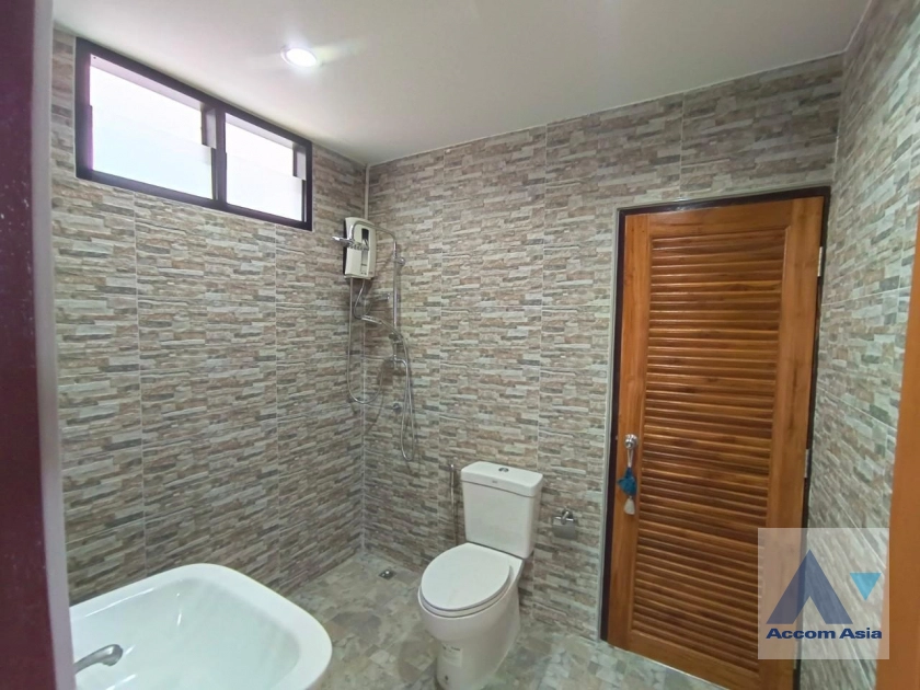 33  4 br House For Rent in Sukhumvit ,Bangkok BTS Phra khanong AA27236