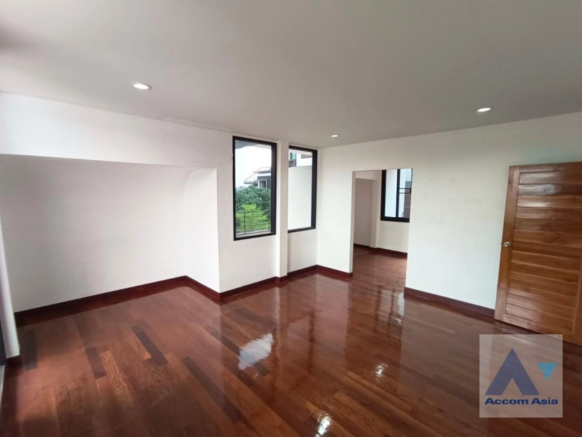 14  4 br House For Rent in Sukhumvit ,Bangkok BTS Phra khanong AA27236