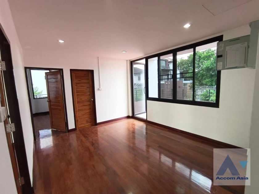 16  4 br House For Rent in Sukhumvit ,Bangkok BTS Phra khanong AA27236