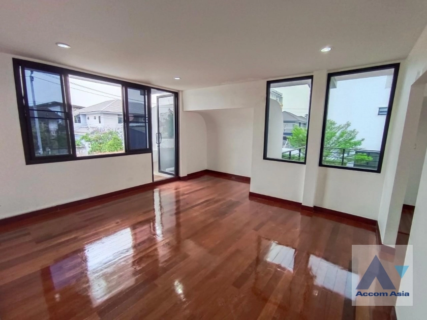 15  4 br House For Rent in Sukhumvit ,Bangkok BTS Phra khanong AA27236