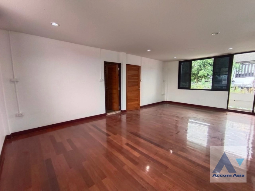 18  4 br House For Rent in Sukhumvit ,Bangkok BTS Phra khanong AA27236