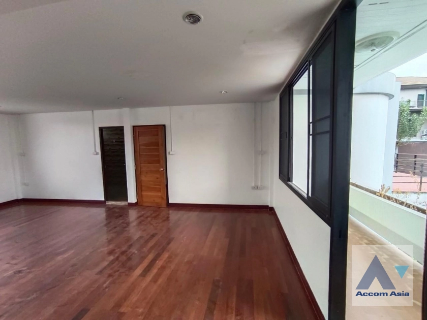26  4 br House For Rent in Sukhumvit ,Bangkok BTS Phra khanong AA27236