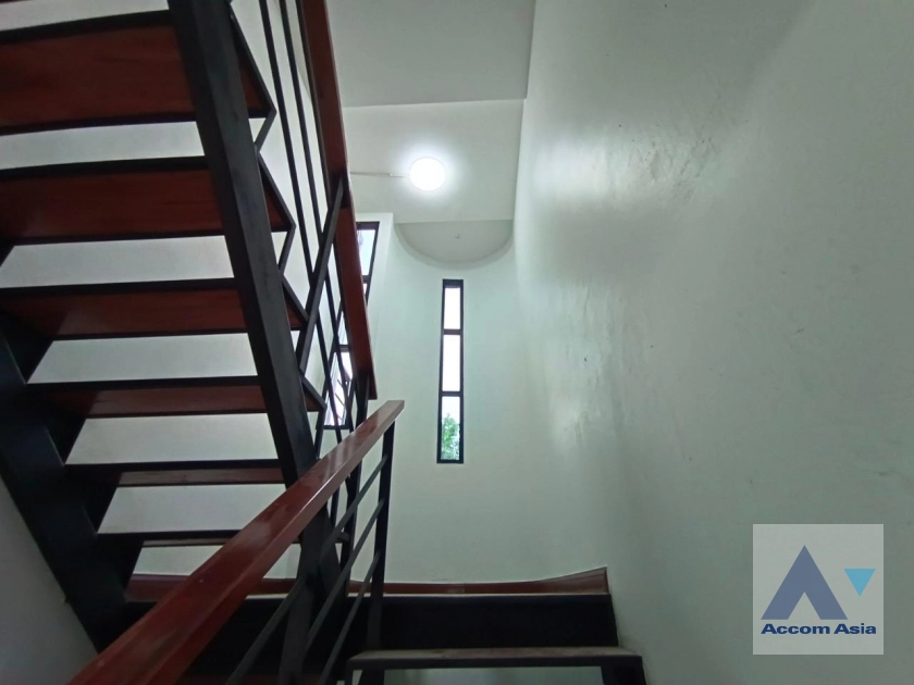 10  4 br House For Rent in Sukhumvit ,Bangkok BTS Phra khanong AA27236