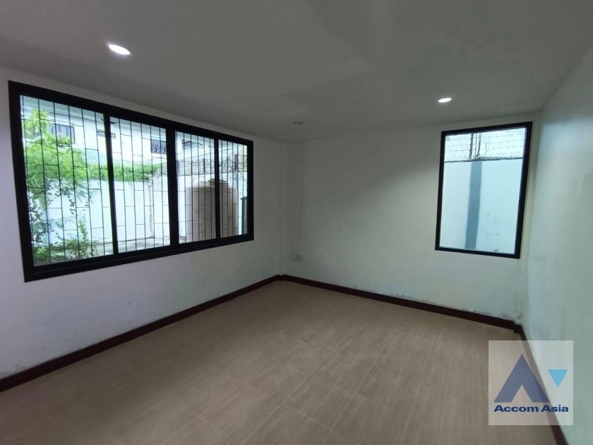 30  4 br House For Rent in Sukhumvit ,Bangkok BTS Phra khanong AA27236