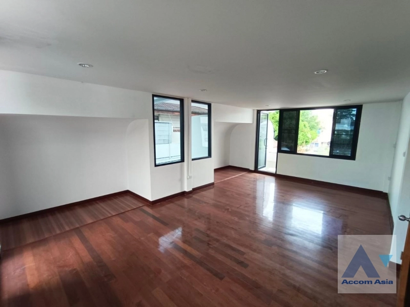 27  4 br House For Rent in Sukhumvit ,Bangkok BTS Phra khanong AA27236
