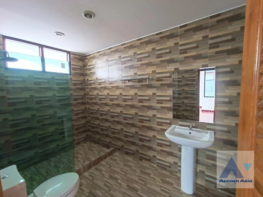 24  4 br House For Rent in Sukhumvit ,Bangkok BTS Phra khanong AA27236