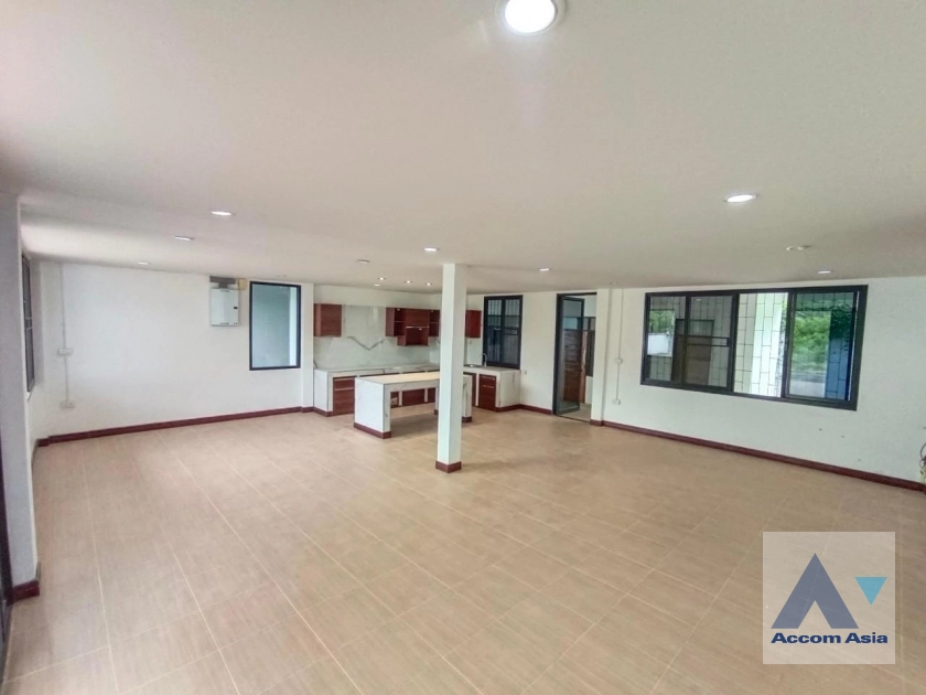 5  4 br House For Rent in Sukhumvit ,Bangkok BTS Phra khanong AA27236