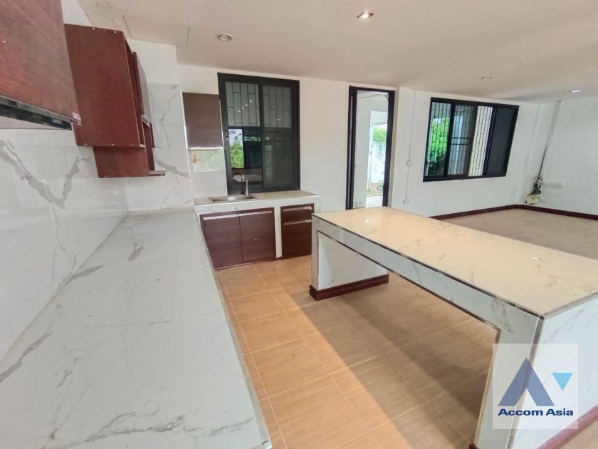 7  4 br House For Rent in Sukhumvit ,Bangkok BTS Phra khanong AA27236