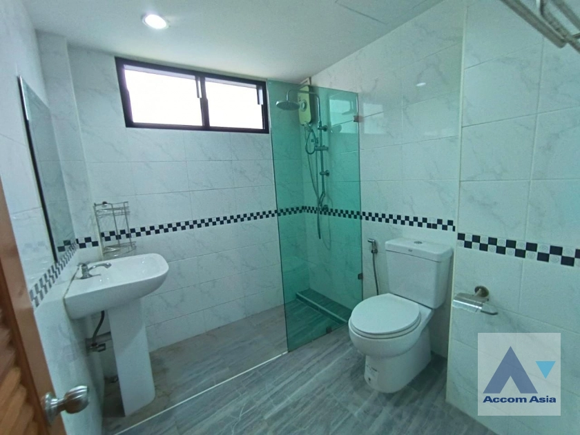 32  4 br House For Rent in Sukhumvit ,Bangkok BTS Phra khanong AA27236