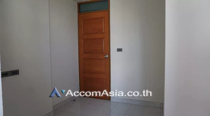 6  3 br Apartment for rent and sale in Sukhumvit ,Bangkok BTS Nana at Fully Furnished Apartment, Only 2 mins walk to BTS AA27246