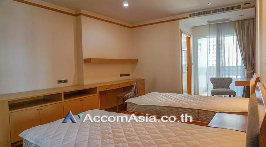 12  3 br Apartment for rent and sale in Sukhumvit ,Bangkok BTS Nana at Fully Furnished Apartment, Only 2 mins walk to BTS AA27246