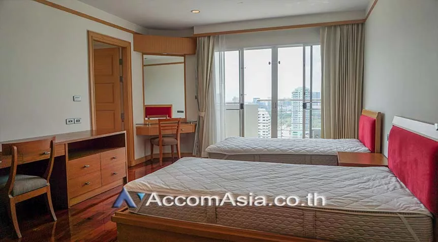 6  3 br Apartment For Rent in Sukhumvit ,Bangkok BTS Nana at Fully Furnished Apartment, Only 2 mins walk to BTS AA27247
