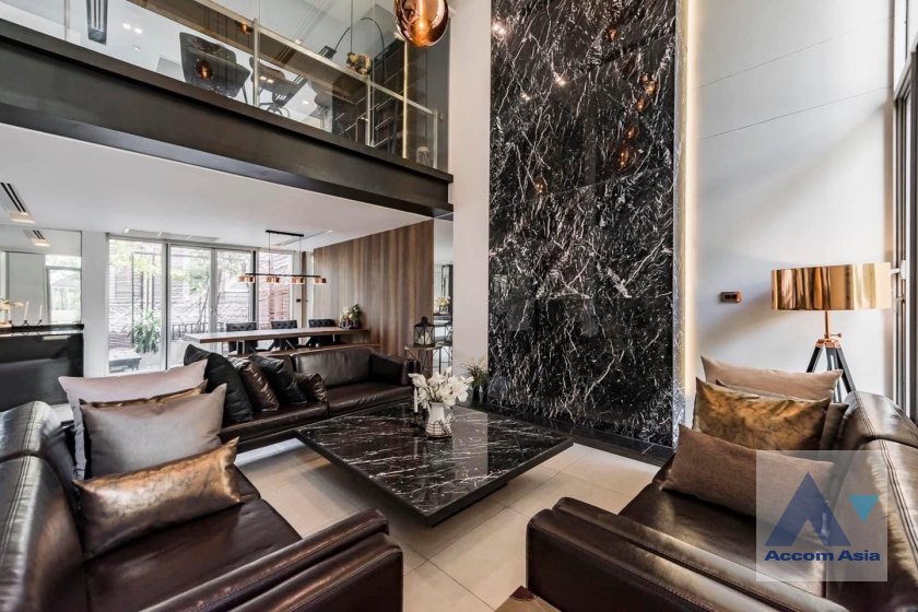 Townhouse For Rent & Sale in Sathon, Bangkok Code AA27252