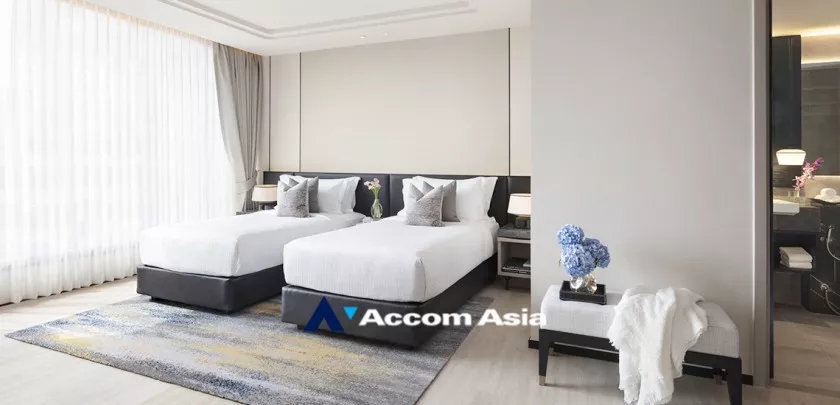  3 Bedrooms  Apartment For Rent in Sukhumvit, Bangkok  near BTS Thong Lo (AA27254)
