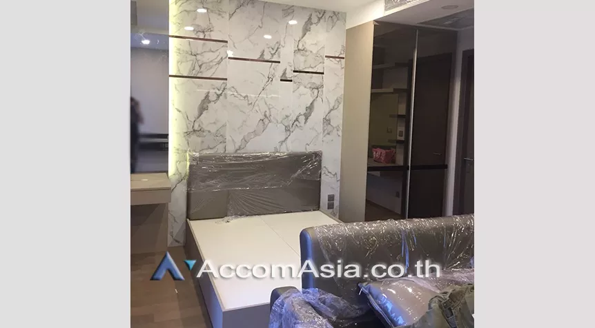  1 Bedroom  Condominium For Rent & Sale in Silom, Bangkok  near MRT Sam Yan (AA27300)