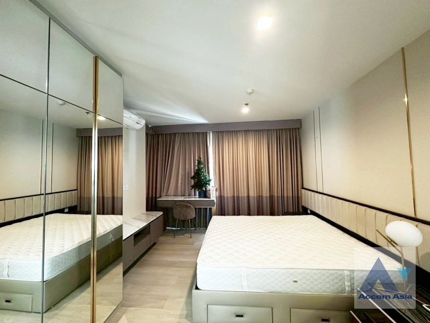 unit 2 Bedrooms  Condominium For Rent in Ploenchit, Bangkok  near BTS Ploenchit (AA27310)