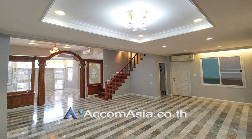  6 Bedrooms  House For Rent in Sathorn, Bangkok  near BTS Chong Nonsi (AA27315)