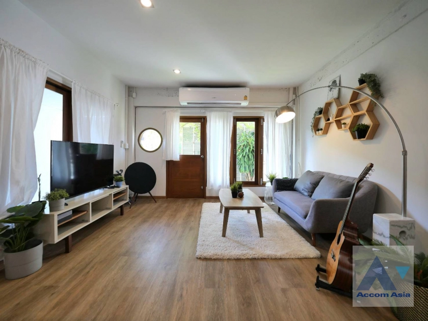 5  3 br Townhouse for rent and sale in Sukhumvit ,Bangkok BTS Phra khanong at Moo Baan Klongtan Nivet AA27316