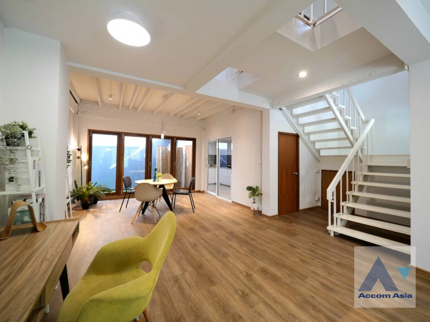 4  3 br Townhouse for rent and sale in Sukhumvit ,Bangkok BTS Phra khanong at Moo Baan Klongtan Nivet AA27316