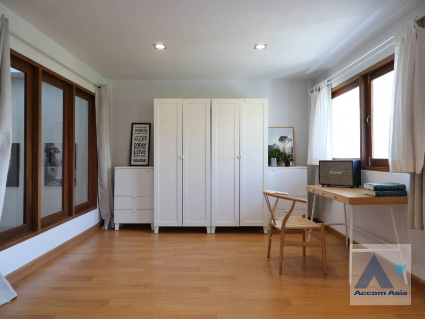 10  3 br Townhouse for rent and sale in Sukhumvit ,Bangkok BTS Phra khanong at Moo Baan Klongtan Nivet AA27316