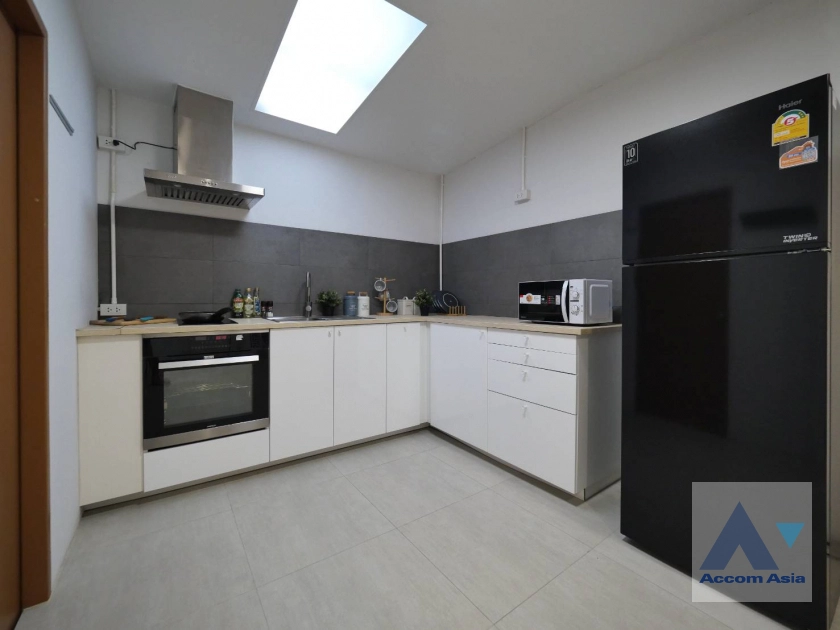 8  3 br Townhouse for rent and sale in Sukhumvit ,Bangkok BTS Phra khanong at Moo Baan Klongtan Nivet AA27316