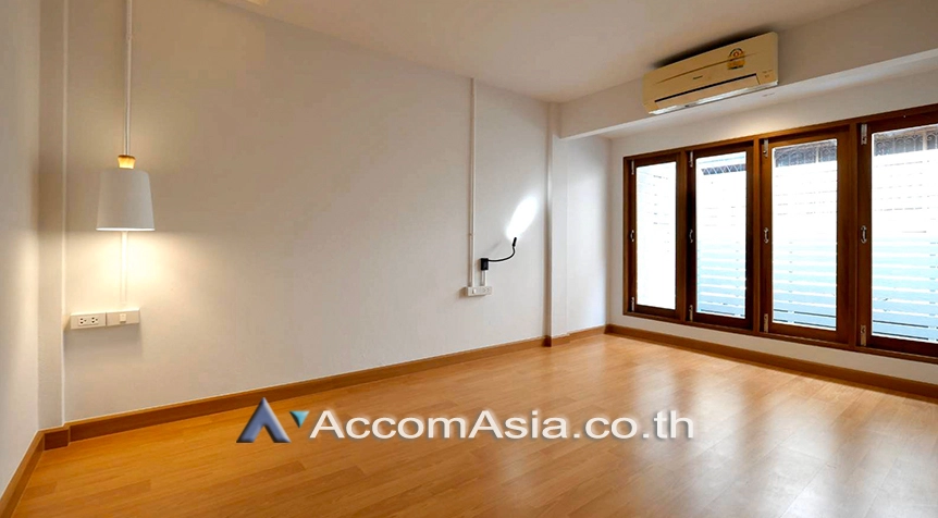 11  3 br Townhouse for rent and sale in Sukhumvit ,Bangkok BTS Phra khanong at Moo Baan Klongtan Nivet AA27316