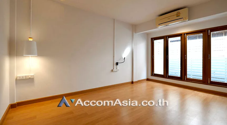 11  3 br House For Rent in Sukhumvit ,Bangkok BTS Phra khanong at Safe and local lifestyle Home AA27316