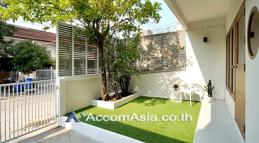 24  3 br Townhouse for rent and sale in Sukhumvit ,Bangkok BTS Phra khanong at Moo Baan Klongtan Nivet AA27316