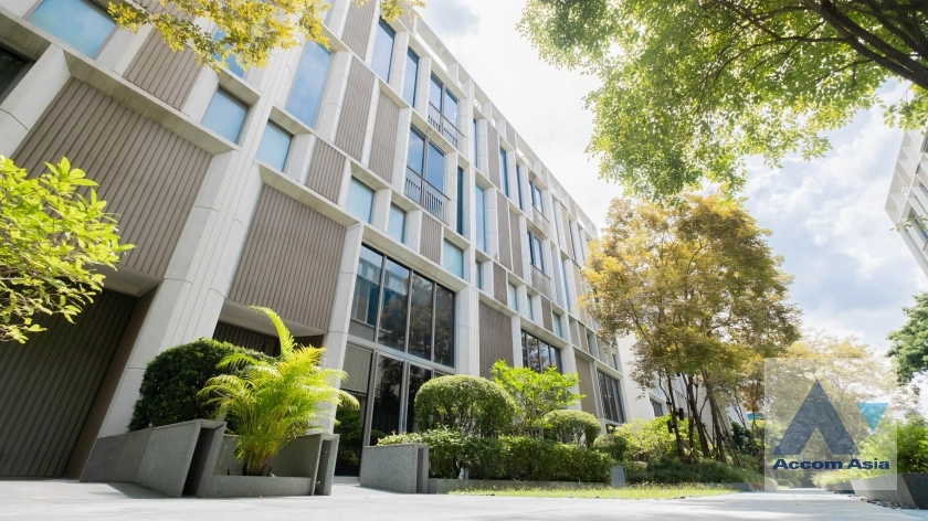 unitCorner Unit, Double High Ceiling, Pet friendly |  4 Bedrooms  House For Rent & Sale in Sukhumvit, Bangkok  near BTS Phrom Phong (AA27317)