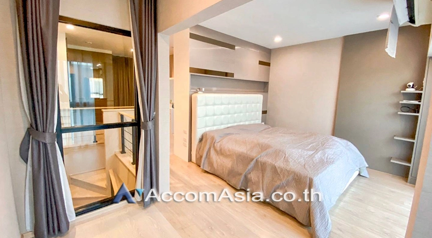  3 Bedrooms  Townhouse For Sale in Pattanakarn, Bangkok  near ARL Ramkhamhaeng (AA27327)